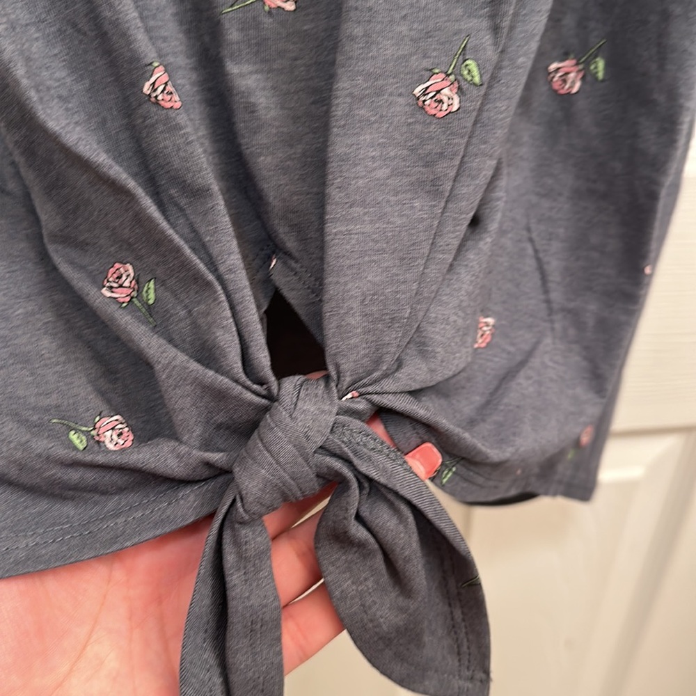 Rebellious One Roses top - Picture 5 of 6
